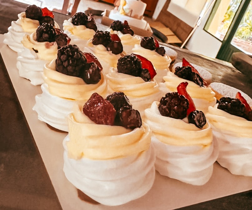Petit fours Pavlovas